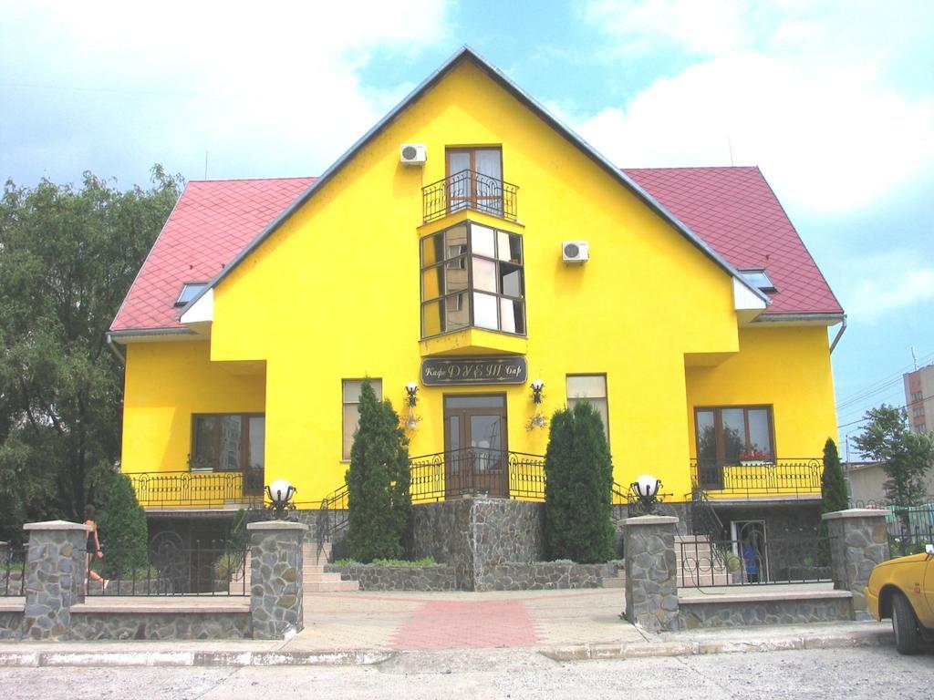 Duet Hotel Uzjhorod Exteriör bild